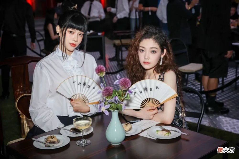 【时尚一点】是什么样的时装秀可以让如此多的明星走秀？看完我悟了！