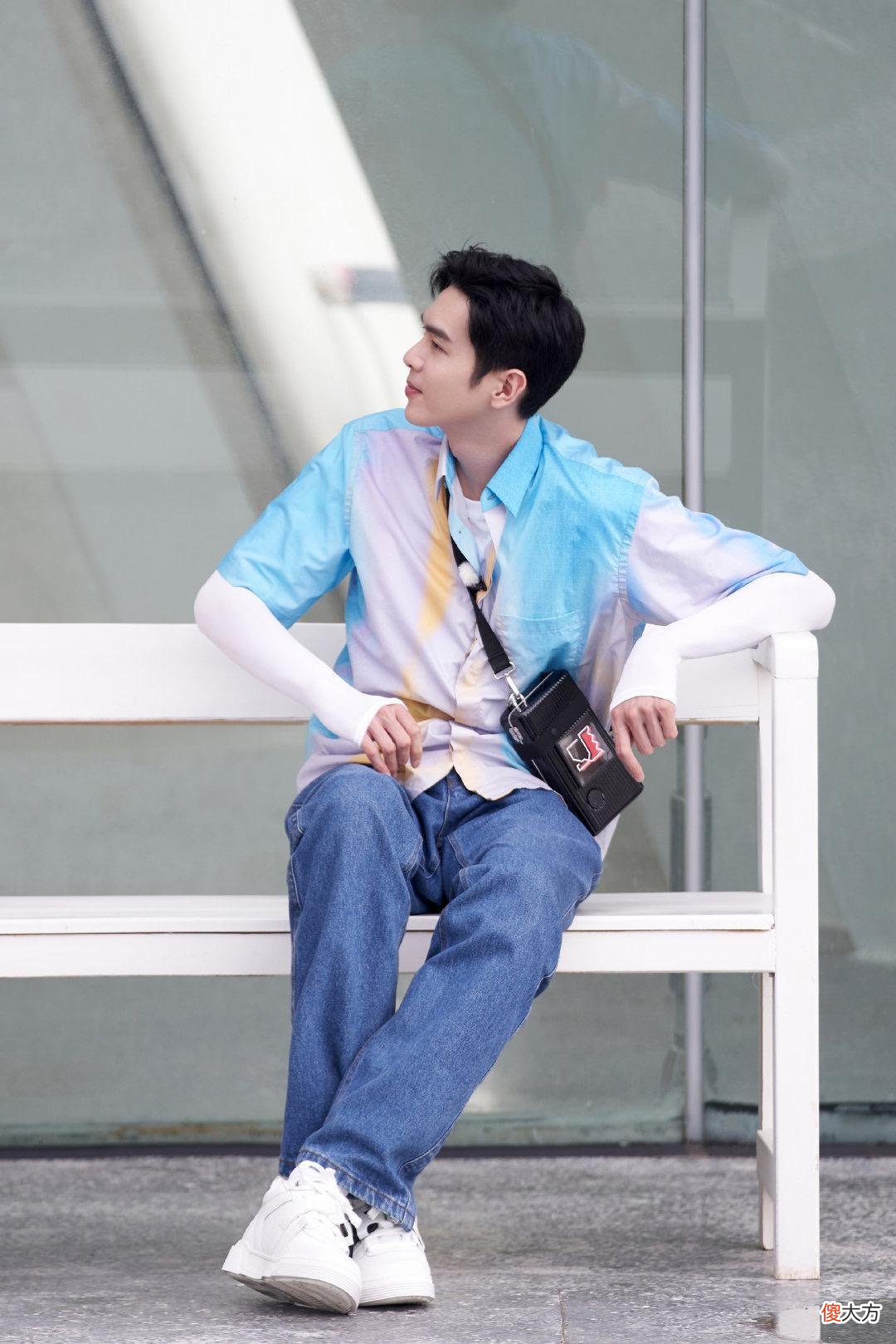 【就爱时尚】为什么很多男生都会手贱买一件花衬衫？因为真的太好看了