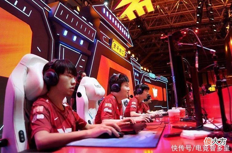 【游戏世界】WE创造历史最差成绩？首次锁定常规赛第一，比15年还要差劲