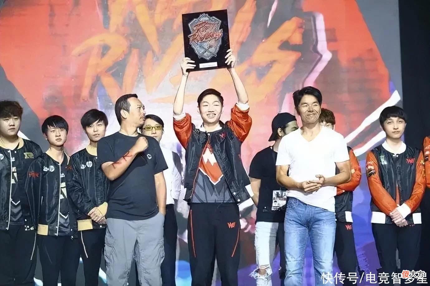 【游戏世界】WE创造历史最差成绩？首次锁定常规赛第一，比15年还要差劲