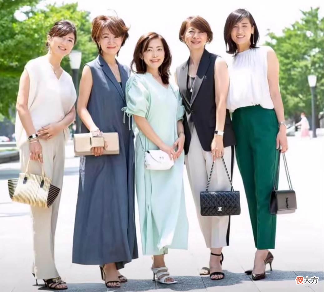 【时尚一点】50＋剪短发的女人太有气质了：衣不穿花，发不过肩，打扮干净利落