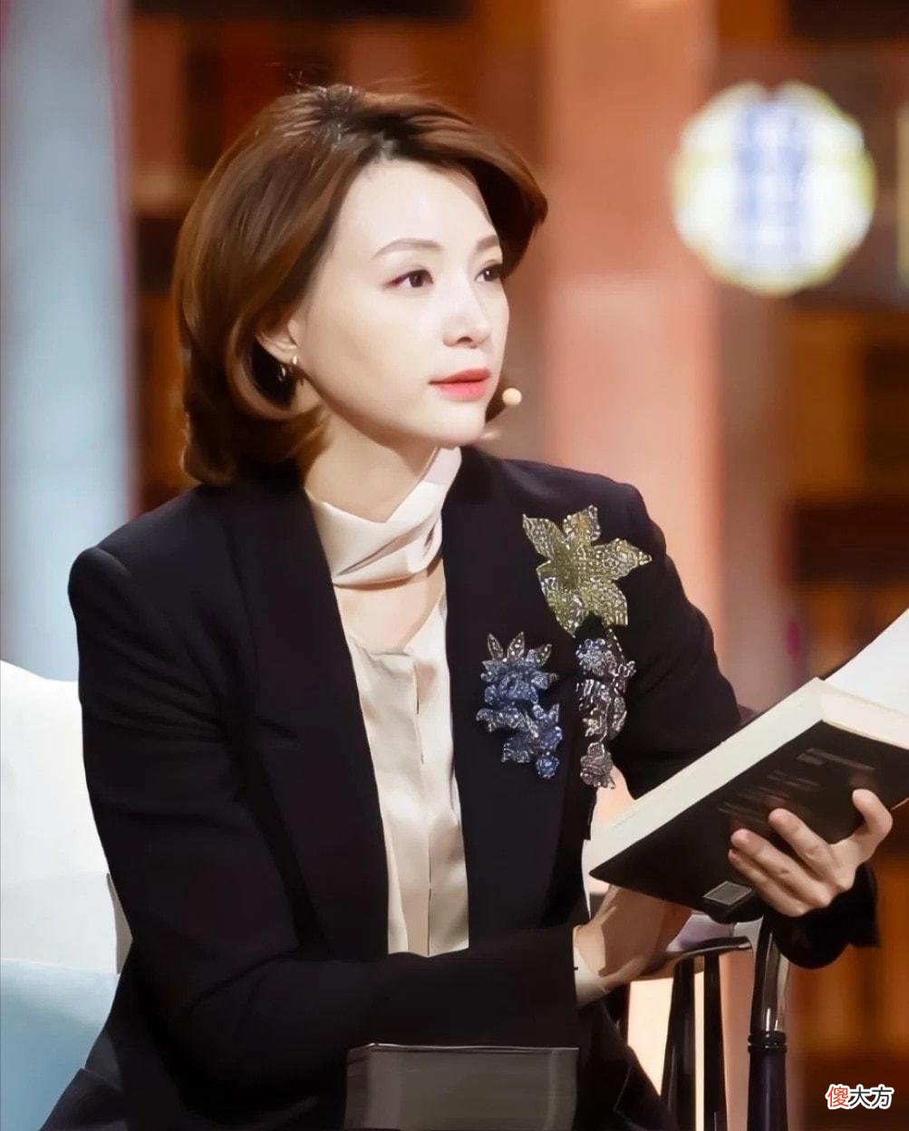 【时尚一点】50＋剪短发的女人太有气质了：衣不穿花，发不过肩，打扮干净利落