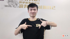 【游戏迷】RNG.M晚秋的电竞之路，心理素质坚毅如铁，家庭的支持必不可少