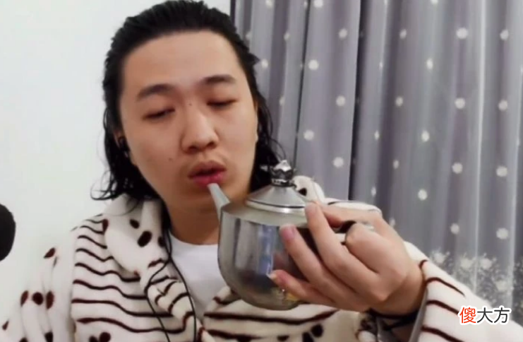 【游戏迷】吕德华变儒雅先生，粉丝都不习惯了，水友：这是被请去喝茶了吗？