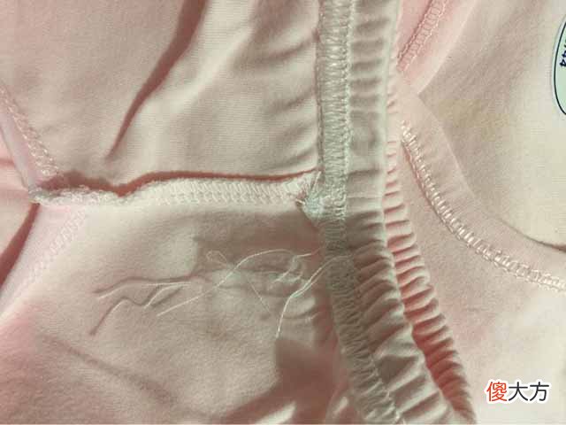 孕妈给宝宝买衣服，收到后怒退称衣缝反了，商家：新手宝妈勿扰！