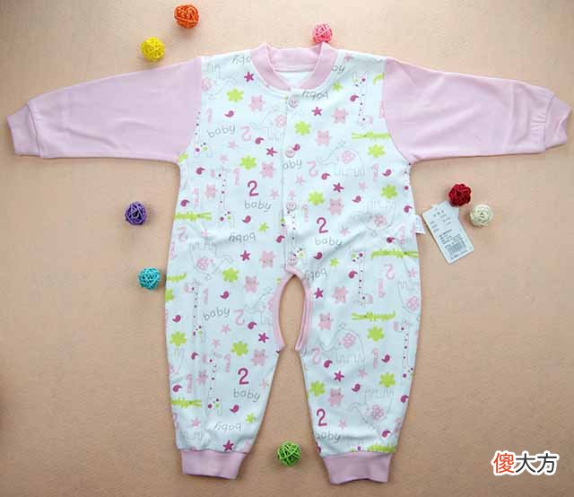孕妈给宝宝买衣服，收到后怒退称衣缝反了，商家：新手宝妈勿扰！