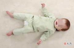 孕妈给宝宝买衣服，收到后怒退称衣缝反了，商家：新手宝妈勿扰！