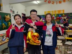 高中生懒惰到洗脸都要人帮忙！惯子如杀子，多数是针对的老年人