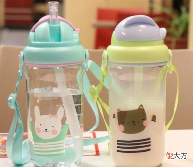 孩子常用的水杯，容易成为细菌的安“安家”之处，跟价格没关系
