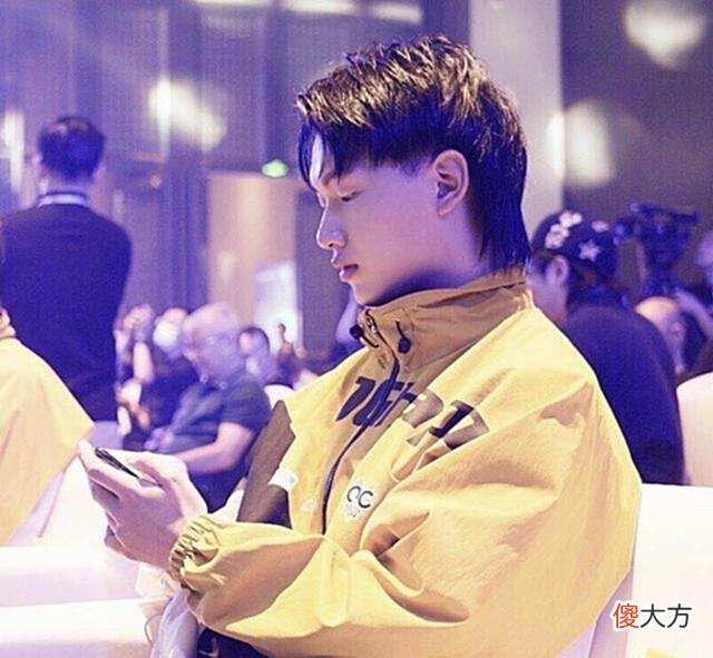 【游戏世界】为啥职业选手认证标会消失？当fly说出真相后，网友：太费钱了