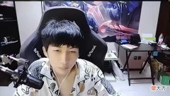 【游戏迷】英雄联盟：小超梦轻松单杀敌方剑魔，网友：他在干嘛