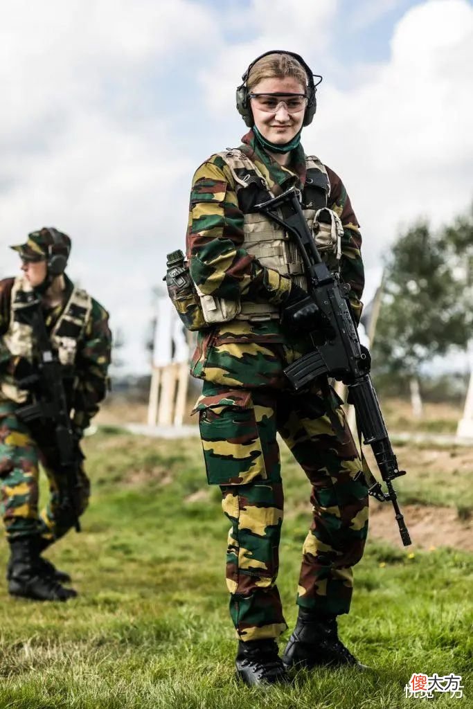 【历史故事】维多利亚公主花裙飘逸 最年长女王储被称“欧洲的教母” 子女好秀气