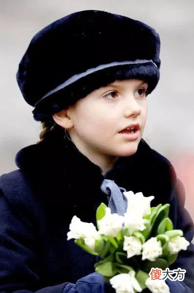 【历史故事】维多利亚公主花裙飘逸 最年长女王储被称“欧洲的教母” 子女好秀气