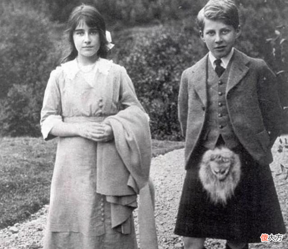 【爱历史】英国王太后至死意难平：把戴安娜当亲孙女，却拦不住卡米拉进王室