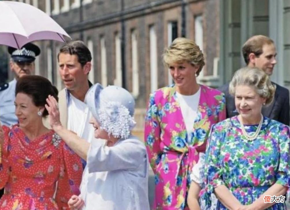 【爱历史】英国王太后至死意难平：把戴安娜当亲孙女，却拦不住卡米拉进王室