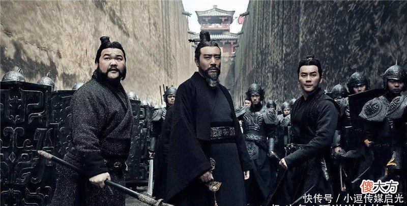 【爱历史】历史上,三国的曹操是圣人还是罪人?为什么他到死都没有称帝?