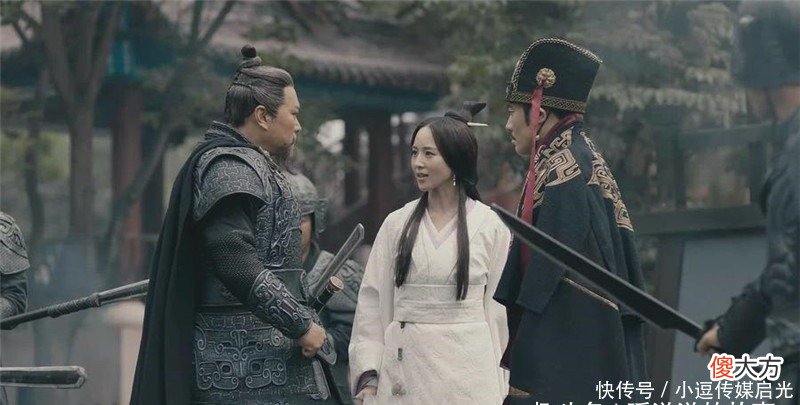 【爱历史】历史上,三国的曹操是圣人还是罪人?为什么他到死都没有称帝?