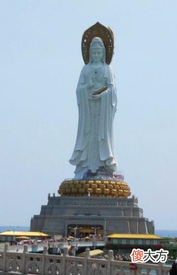爸爸带娃欢乐多，母亲看后哭笑不得，宝宝：我好像一盘菜
