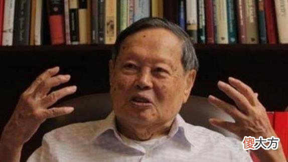 【历史故事】杨振宁：我本来就是中国人，很高兴恢复中国国籍