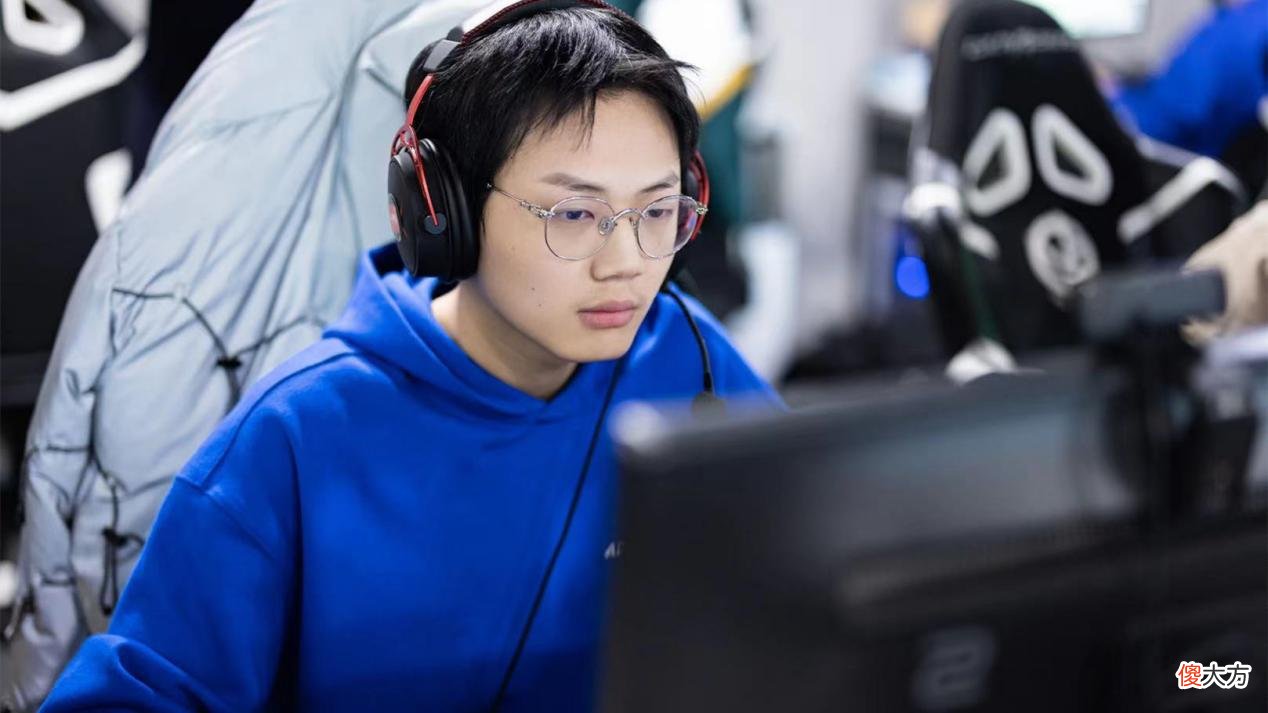 【游戏世界】LPL又添新瓜，网传乐言和周淑怡曾恋爱过，“乐爷”没钱不敢约会
