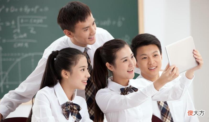 父母眼中的阳光少年何以走向极端！家长需多关注孩子的心理状况