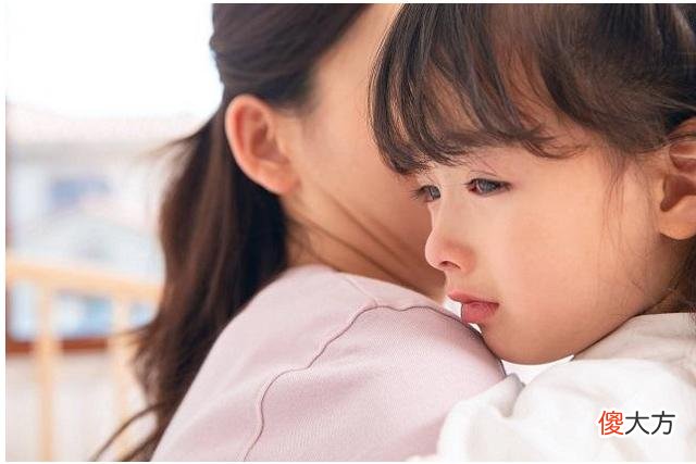 “别以为你小，我就会让”，宝妈和2岁娃正面刚，网友：巅峰对决