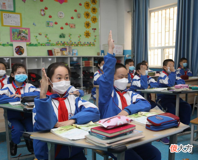 如果孩子沉迷游戏，父母别盲目责罚，可以尝试用游戏方法教育孩子