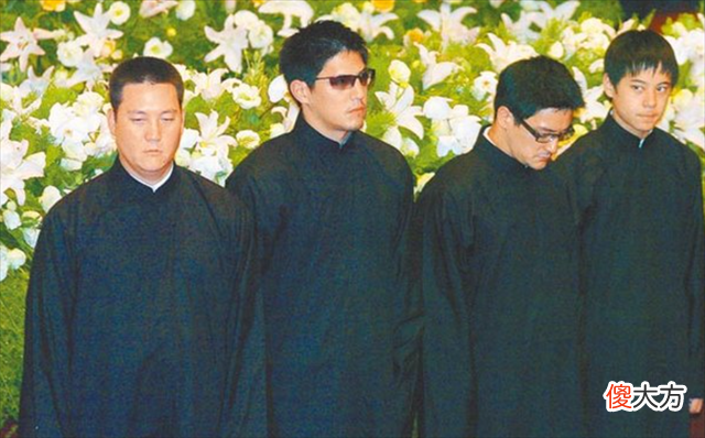 【历史故事】蒋介石曾孙回大陆祭祖，参观黄埔军校时说：我家吃饭现在还是这样