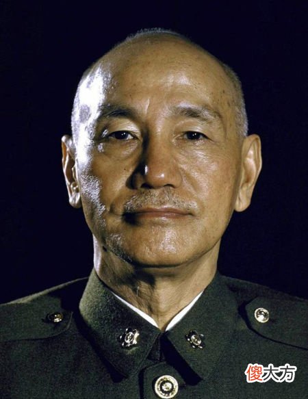 【历史故事】蒋介石曾孙回大陆祭祖，参观黄埔军校时说：我家吃饭现在还是这样