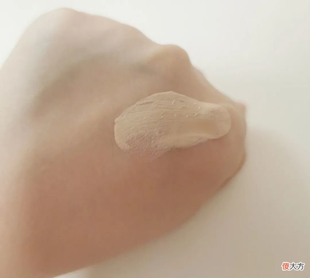 【就爱时尚】海报试用｜新升级的“虫草粉底”在“养肤”路上越走越光彩了？