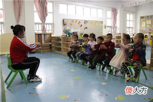 幼儿园老师:“穷孩子”一眼就能认出,无论咋包装,这地方藏不住
