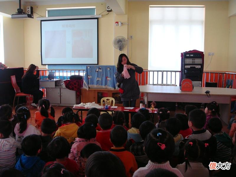 幼儿园老师:“穷孩子”一眼就能认出,无论咋包装,这地方藏不住
