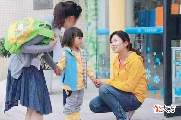放学就喊饿，是老师没给吃饱？孩子上幼儿园常遇三个问题，答案很现实