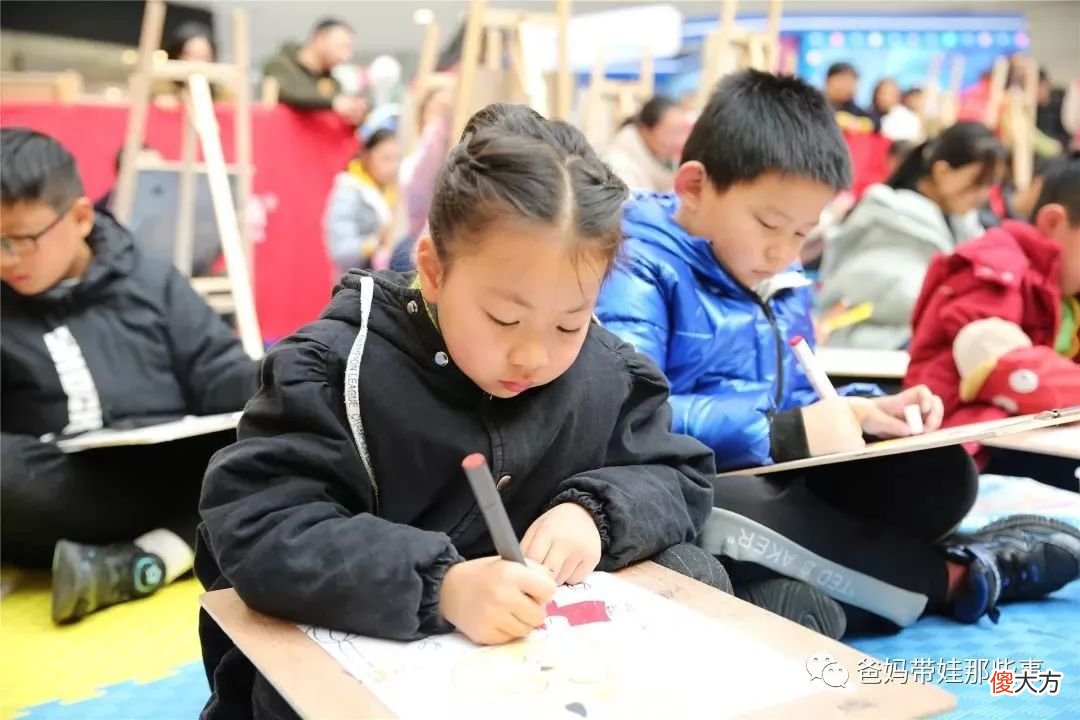 幼儿园布置亲子作业：画妈妈睡觉的样子，收到作业老师偷笑