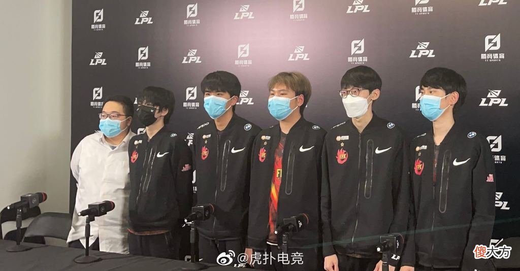 【游戏世界】FPX人均整活大师！硬币哥队内地位低却给队友打3分，刘青松不传芮尔秘诀