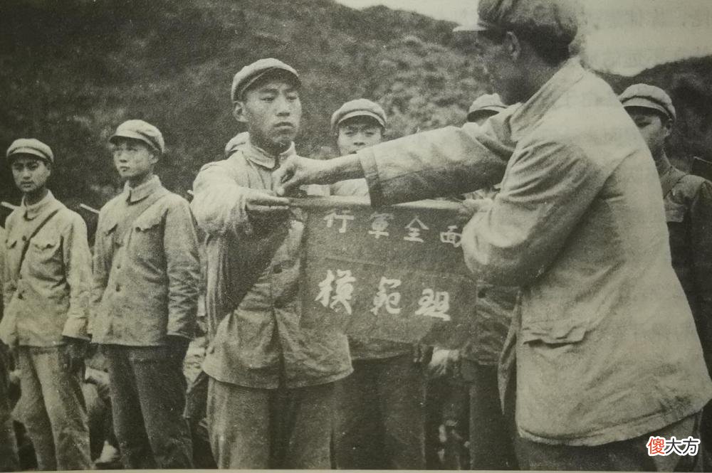 【历史故事】一位不出名的秀才，当过旧社会的保长，可竟然救过开国元帅贺龙的命