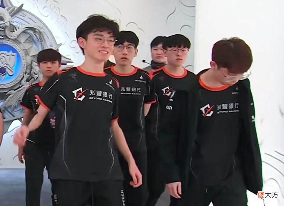 【游戏世界】“Doggo比Uzi更厉害”BYG出事后，Doggo身价涨到8位数，粉丝：LPL战队已经准备买他了