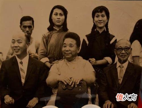 【爱历史】双枪黄八妹：12岁玩枪，贩私盐，干土匪，打日寇，还当司令