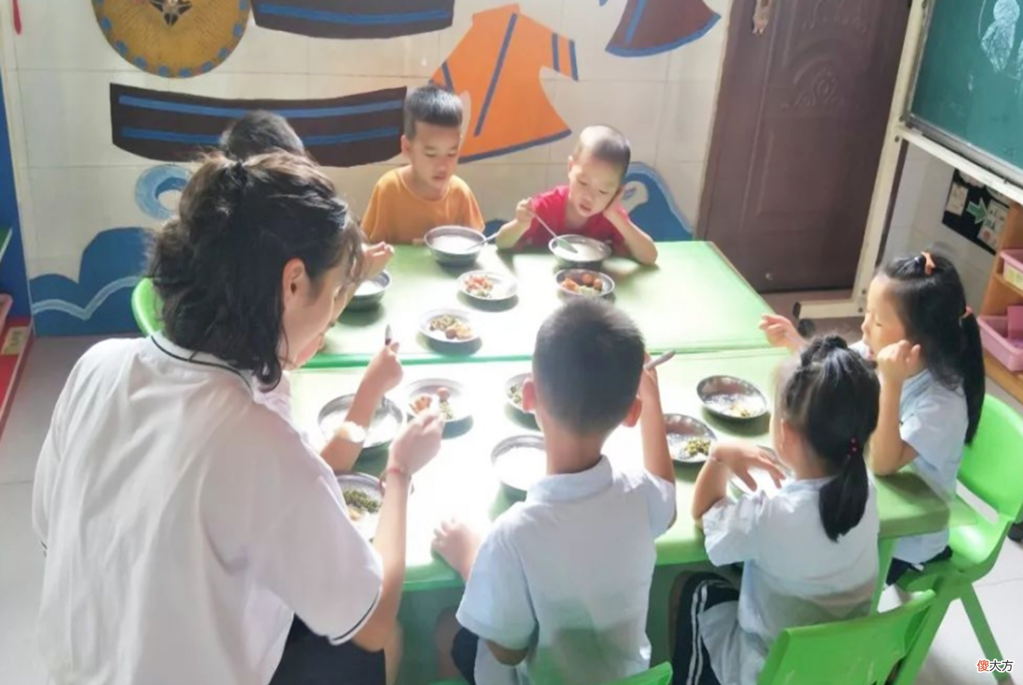 伙食费几百和几千的幼儿园,究竟有何区别?仿佛在吃“豪华海鲜”
