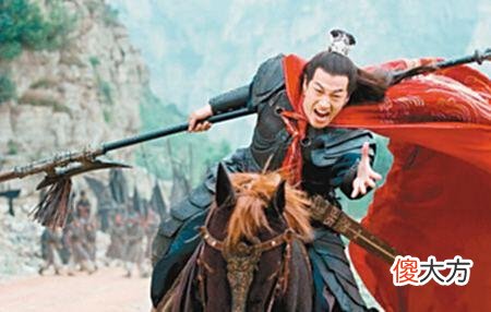 【历史故事】一代英雄，为何吕布成为曹操的刀下鬼，他输在了哪里