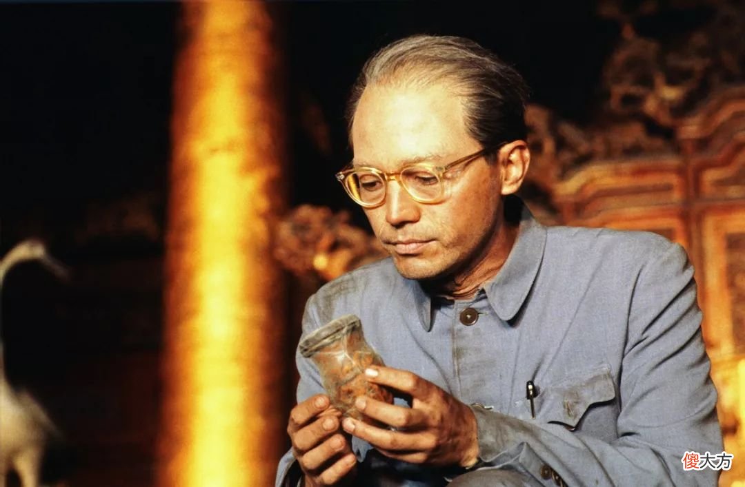 【历史故事】溥仪晚年去理发，他一本正经问了理发师一个问题，众人都笑出了声