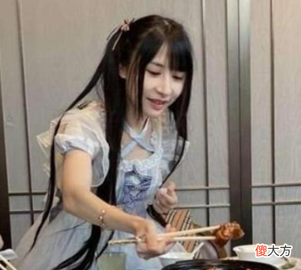 【游戏迷】蔡萝莉露脸自拍被指责‘整容脸’，真实女主播还得看皮克桃