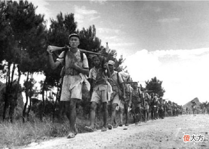 【历史故事】抗战国军的伙食有多差?盐水煮菜叶,一天只吃两顿饭