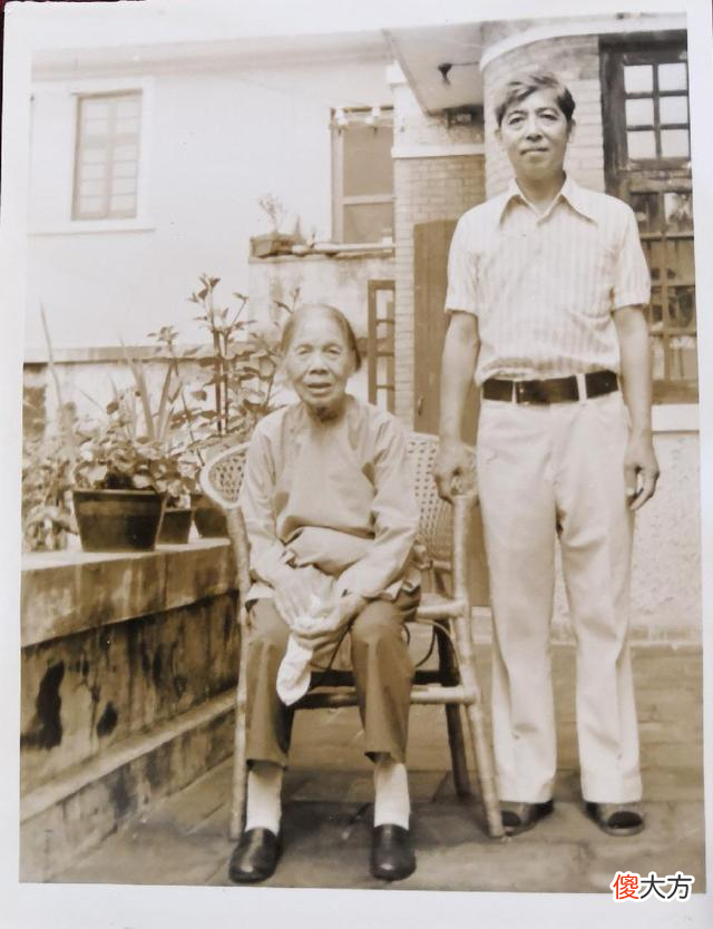 【历史故事】李宗仁一生三婚,亏欠原配太多,独子为母不平:母亲她守70年活寡