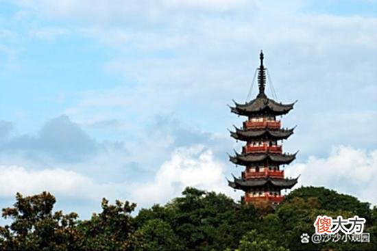 【历史故事】“飞来峰上千寻塔”，王安石写诗“不畏浮云遮望眼”