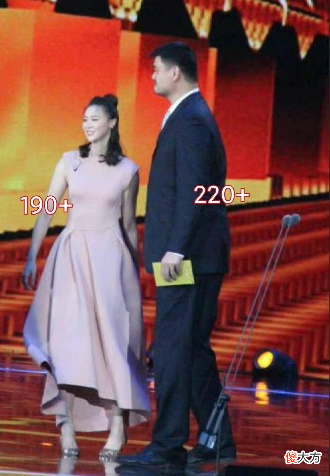 【时尚一点】有效显瘦vs无效显瘦,网友直言:逼自己减肥做什么?逼男的啊!