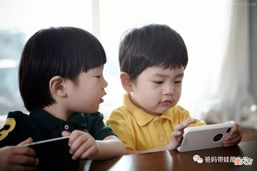 玩不玩手机有何区别？100个孩子分两组实验，10年后差距惊人
