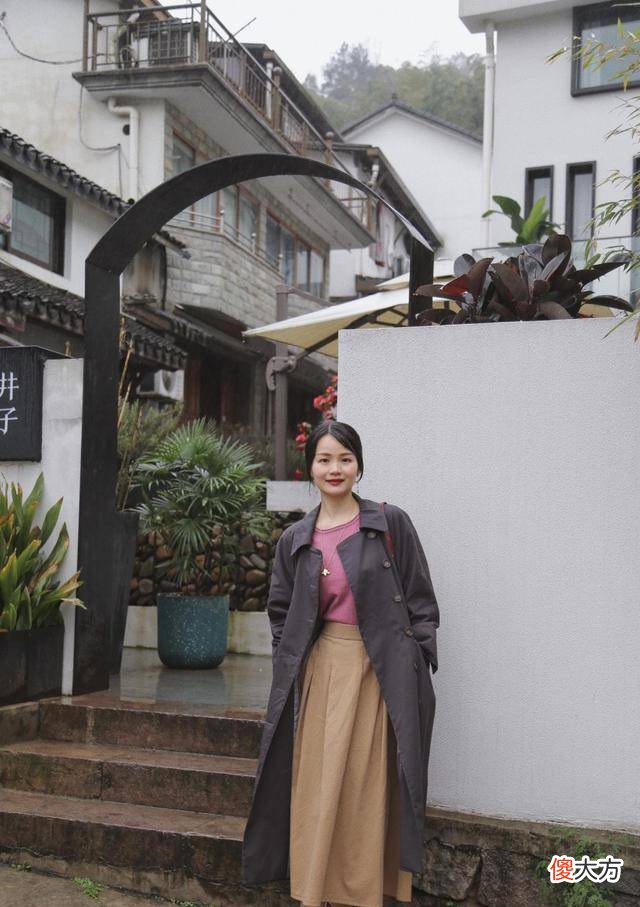 【时尚一点】玫粉色的衣服和芥末绿色的衣服搭配在一起，是不是很土气？