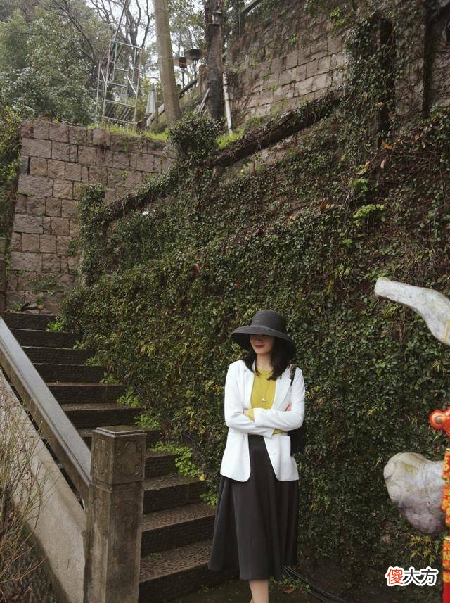 【时尚一点】玫粉色的衣服和芥末绿色的衣服搭配在一起，是不是很土气？