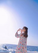 【就爱时尚】马苏搭配西装外套秀出时尚少女气质